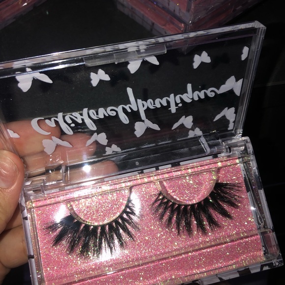 my own eyelashes 🦋💗 these are 5 different styles - Picture 4 of 7